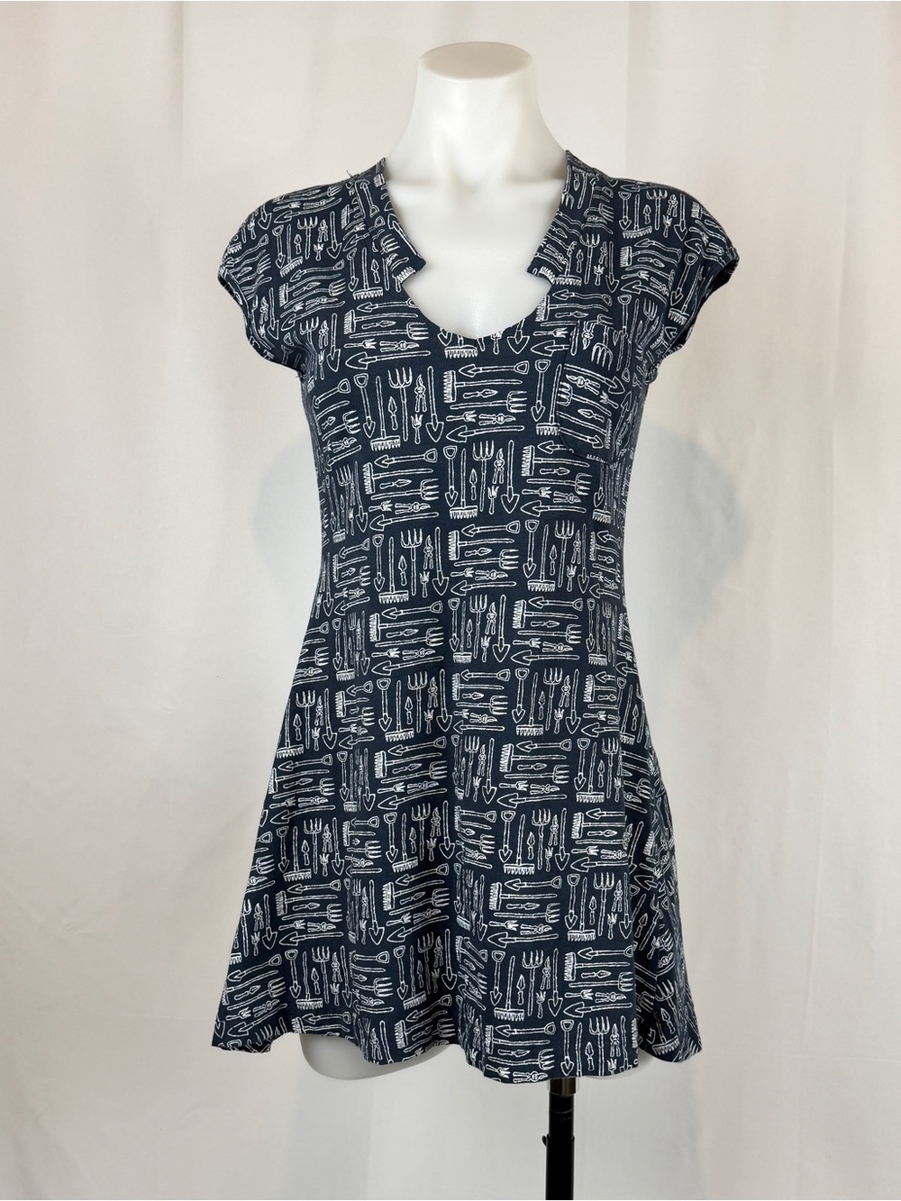 Effie’s Heart Cap Sleeve Garden Print Tunic Medium